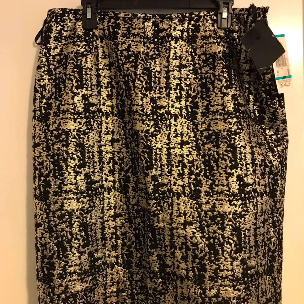 Kasper 16 petite black and gold skirt